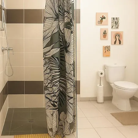 Moderne Et Paisible Maisonette Avec Jardin