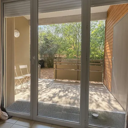 Moderne Et Paisible Maisonette Avec Jardin アパート Fenouillet